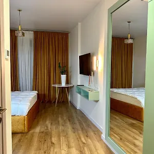 White Sails Residential מלון דירות באטומי