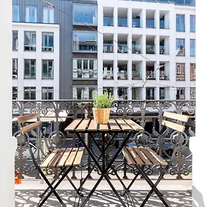 Bright, Spacious & Perfectly Located In The Heart Of Apartment Ghent